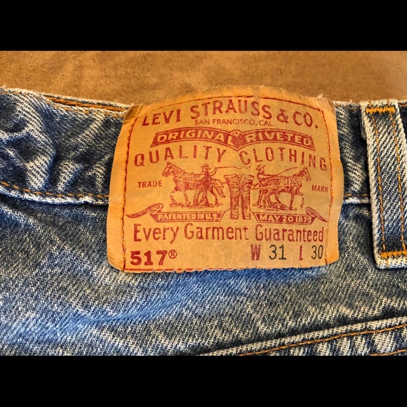 Levi’s Women’s Cut Offs - Picture 4 of 4